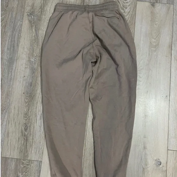 Women’s Under Armour Sweatpants - Picture 2 of 4